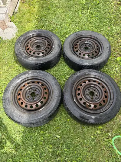 Size 15 rims These came off my 2007 Carolla the tires are not good so you will have to take them off...