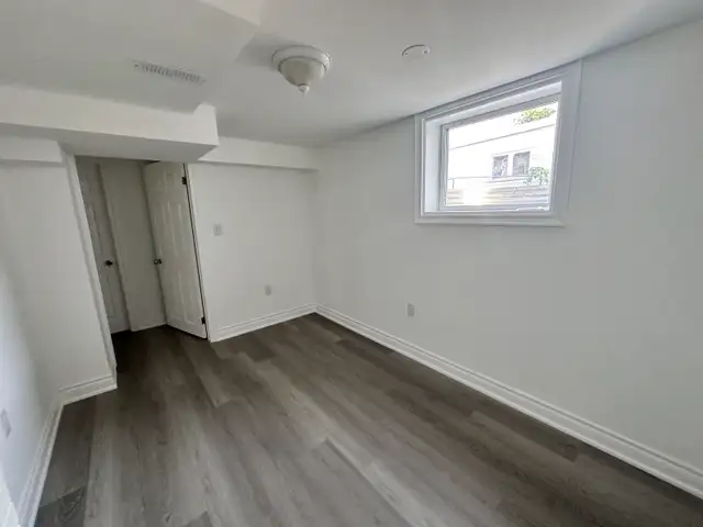 Private Room for Rent with Car Parking in Room Rentals & Roommates in Mississauga / Peel Region - Image 3