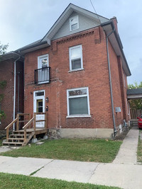 1 bedroom in 6 BDRM house for student May 1/24
