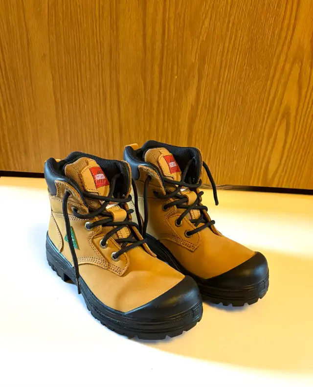 Agressor women’s steel toe shoes in Men's Shoes in Edmonton - Image 3