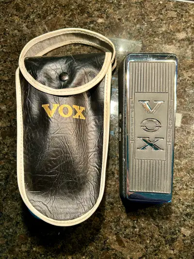 This pedal with bag has hardly been used and is in amazing condition.