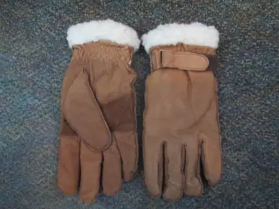 ladies leather gloves (L) new, View more