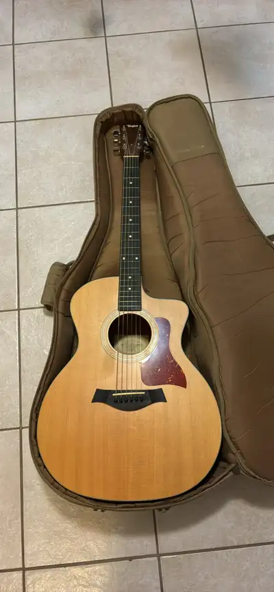 Taylor Guitar 114CE, View more
