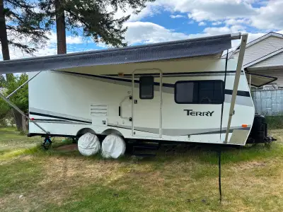 Recently renovated. Everything works great with no issues. Has one slide. No leaks and roof is solid...