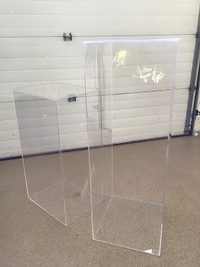 Plexiglass containers ( 2 )