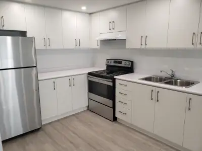 - 2 Bright Bedroom with Kitchen, Living Room, Bathroom and Laundry Room - 4 Appliances - Fridge, Sto...