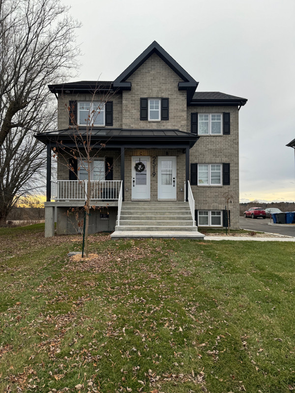 Grand condo 5 1/2 à louer à l'Assomption à partir du 1er Mai. dans Locations longue durée  à Lanaudière