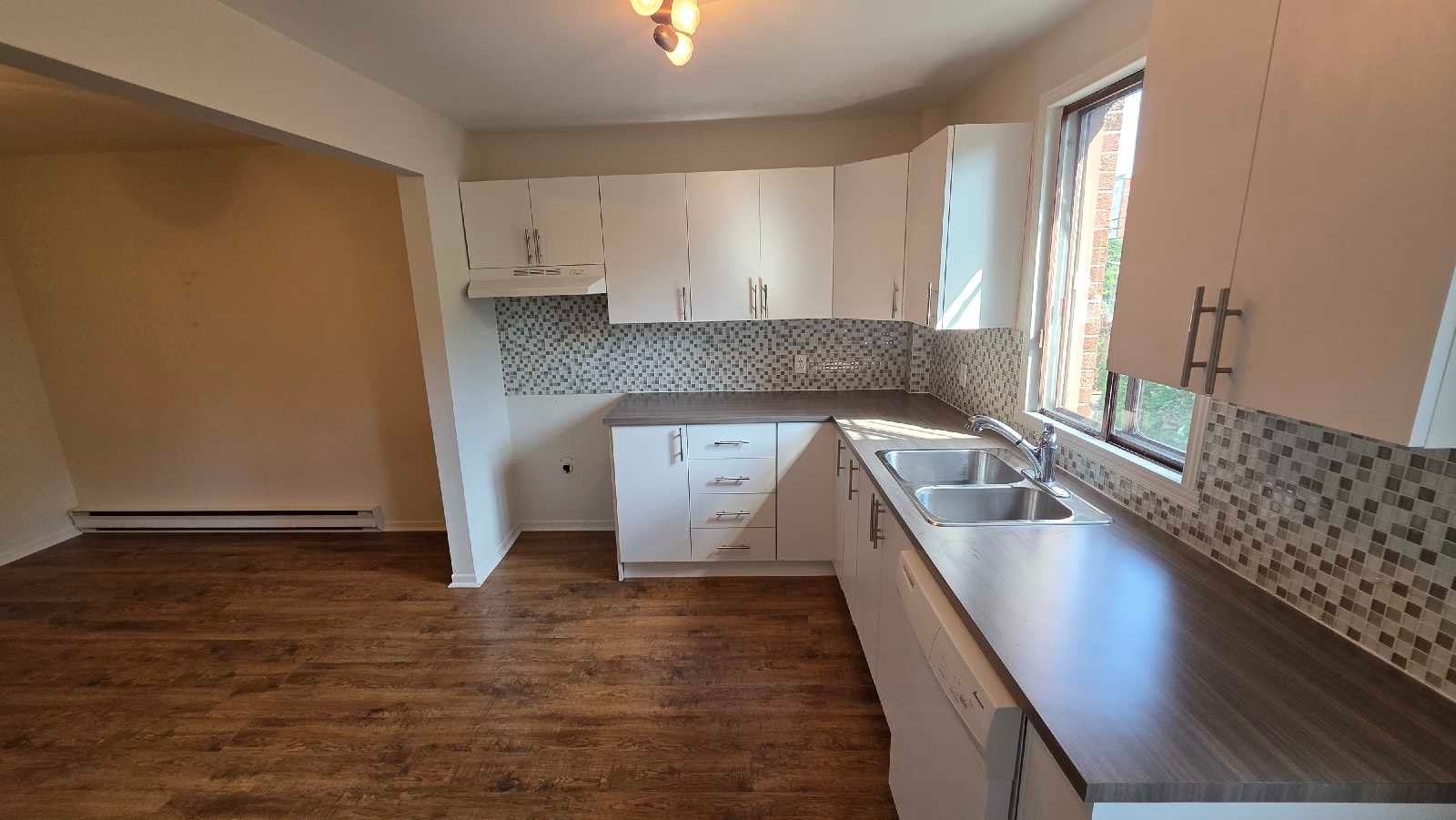 Très beau 4 1/2 ensolleillé deux pièces fermées — photo 3