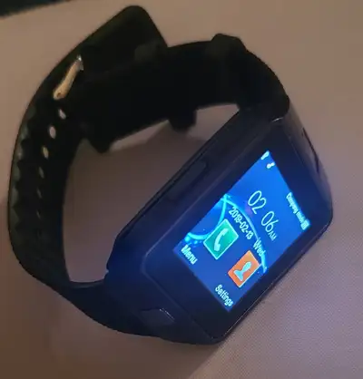 Works perfectly and holds a charge for a long time. Comes with a charging cable only.