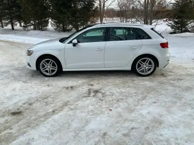 A3 sportback, e-tron, blanc, 8 roues mag, toit ouvrant, tout équipé, seulement 70,000 km. Freins ava...