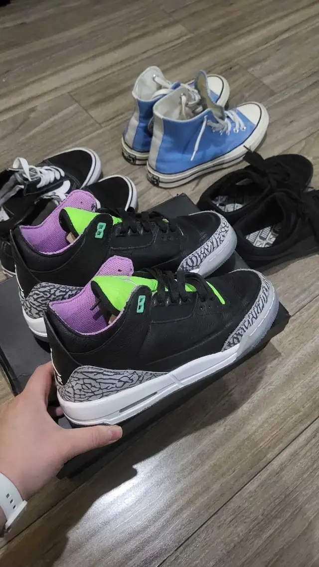 lot of women sneakers, size 7. Nike/Jordan, Converse, Vans, Puma in Women's - Shoes in City of Montréal - Image 2