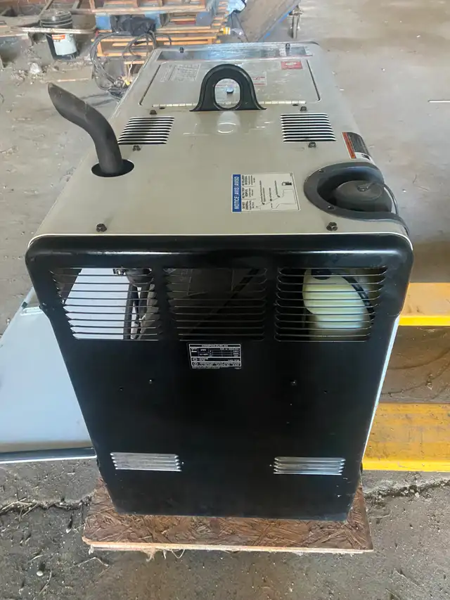 USED LIKE NEW HOBART GAS WELDER/GENERATOR in Other in Edmonton - Image 6