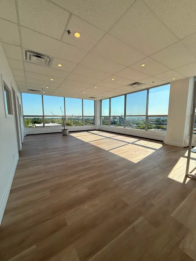 2 MOIS GRATUITS - Bureau 1 581 pc Suite 517 - 2120 Sherbrooke E.