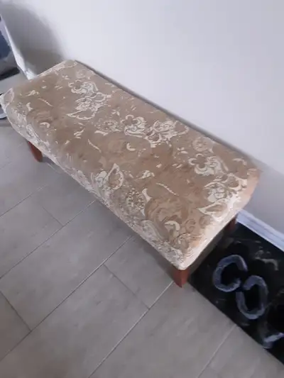 This ottoman is in excellent condition. It is 18 inches high by 48 inches long .must be seen for qua...