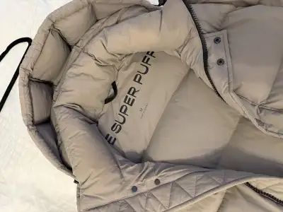 ARITZIA Super Puff Long cliMATTE * MEDIUM size*, View more