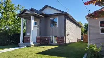 3 year old house available for rent. This beautiful 3 bedroom house is located in Glen Carin neighbo...
