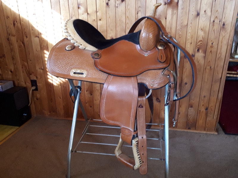 WESTERN SADDLE Equestrian & Livestock Accessories Trenton Kijiji