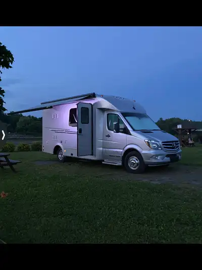 VR class B+ haut de gamme Pleasureway Plateau XLMB 2019 - De fab Canadienne Chassis Mercedes diesel...