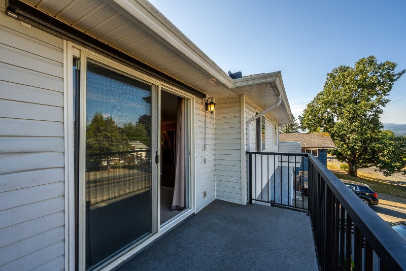 3 bedroom, 2 bathroom, full garage, mountain view, near hospital Long