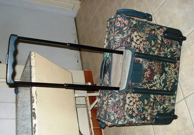 Wheeled Garment Carrier /Luggage - 2 available. 65$ and 75$ in Other in Mississauga / Peel Region - Image 3