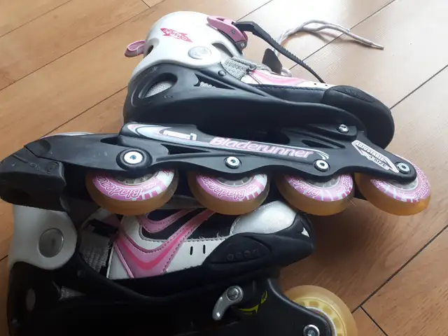 Patins à roues alignées  -adjustable  30$ size 4-7  pour femme in Skates & Blades in City of Montréal - Image 3