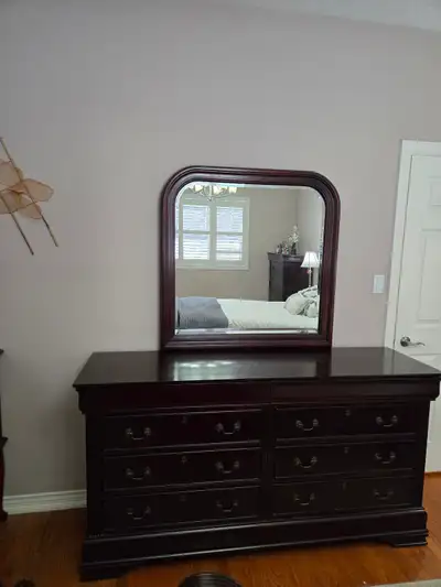 Selling a Stylish 3-Piece High Quality Dresser Set .. Excellent Condition .. Solid Heavy Wood Constr...