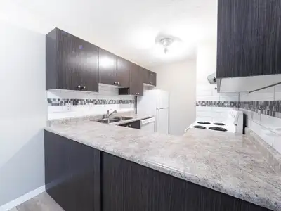 Spacious Newly Renovated 1 & 2 Bedroom Apt - July & Aug 1/2 Rent