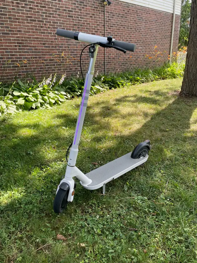 OKAI ES10 Electric Scooter – Great Condition + Unpopable tire in Scooters & Pocket Bikes in City of Montréal - Image 2