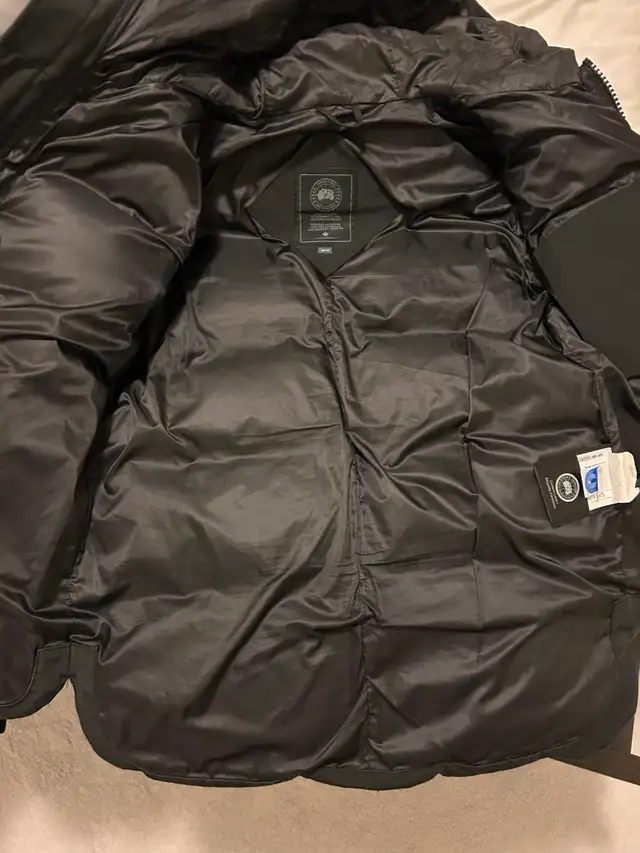 XS, Blk Logo, receipt, Canada Goose Men MacMillan Parka Like new in Men's in City of Toronto - Image 6