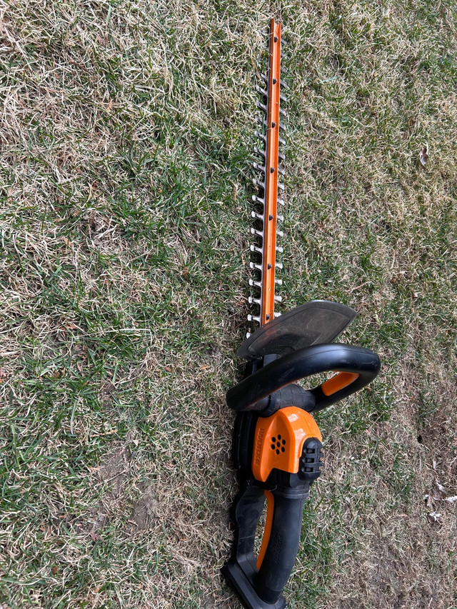 Worx weed eater and hedge trimmer dans Outils d'extérieur et entreposage  à Ouest de l’Île - Image 2