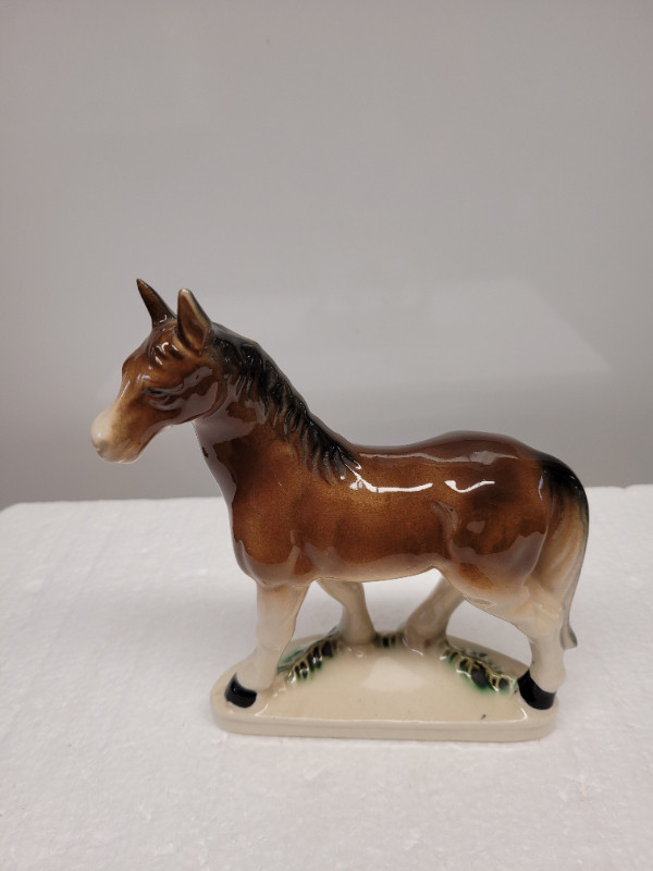 VTG Ceramic Horse Figurine in Arts & Collectibles in Dartmouth