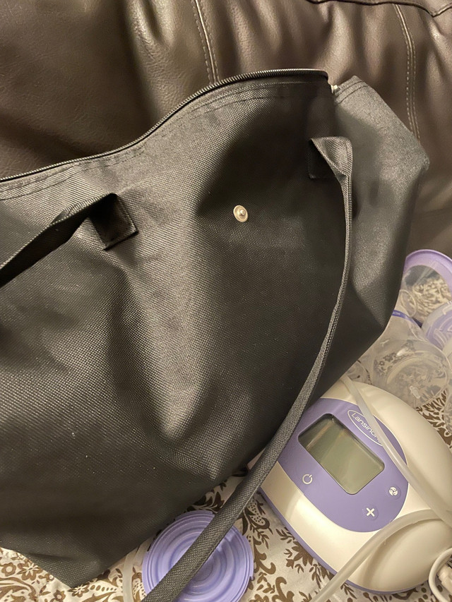 breast pump with bag and free  milk storage bag in Feeding & High Chairs in Dartmouth - Image 2