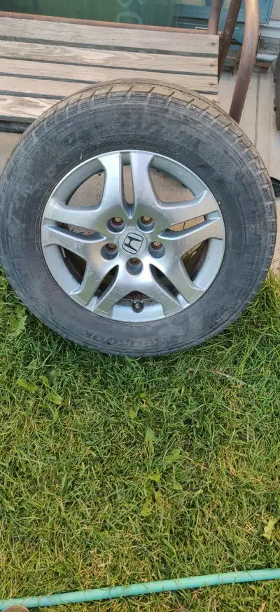 For sale is a single Honda Odyssey 2007 tire with original rim. Here are some details: * Tire Size:...