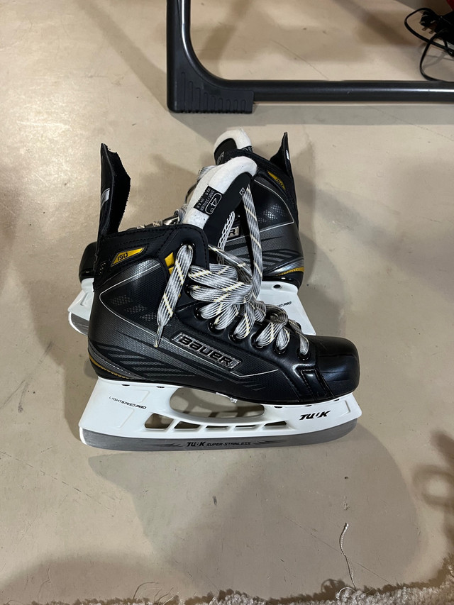 Size 5 Bauer Supreme 150 Hockey Skates in Skates & Blades in Edmonton