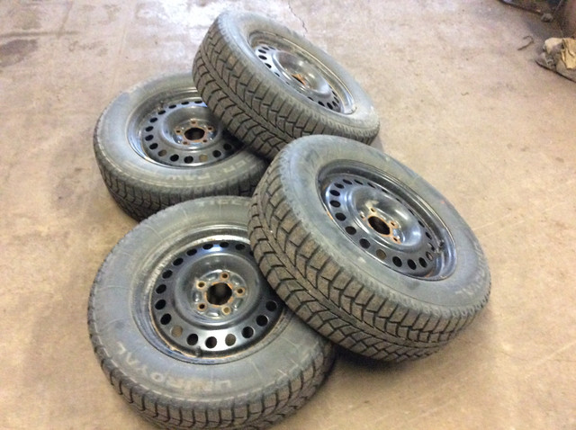 225/60/16 Uniroyal Tiger Paw ice & snow tires on rims w/ TPMS in Tires & Rims in City of Toronto