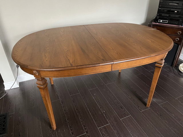 Knechtel Dining Room Table + 4 Chairs in Dining Tables & Sets in Hamilton - Image 2