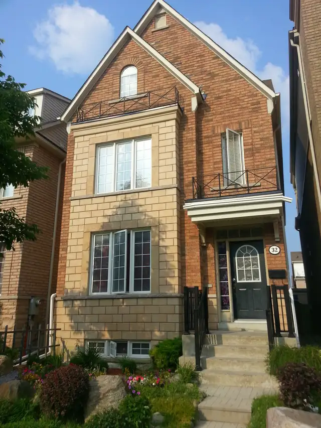 Near York University - Room for Rent in Room Rentals & Roommates in City of Toronto - Image 2