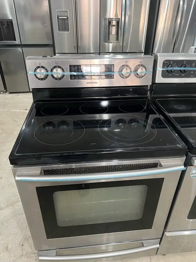 Samsung 30 w convection oven range stove  in Stoves, Ovens & Ranges in Mississauga / Peel Region - Image 3