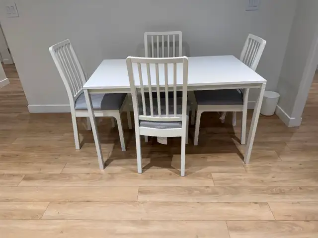 White Dining Table + 4 Chairs in Other in City of Halifax - Image 2