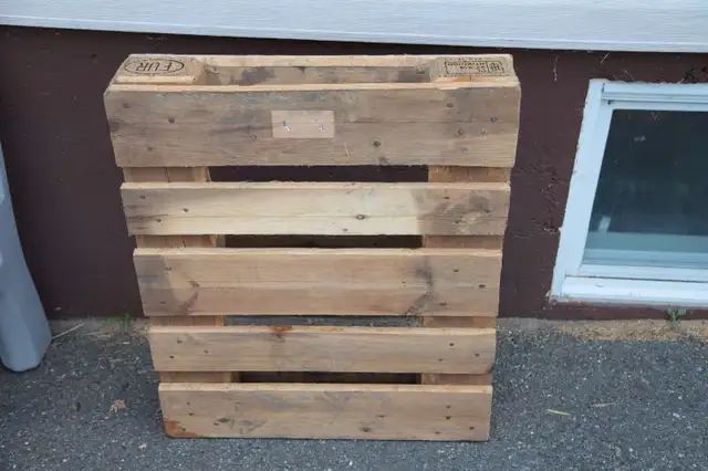 14x Palettes de Bois EURO EPAL. ideal pour Table.  LIVRAISON in Beds & Mattresses in Québec City - Image 5