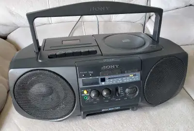 Sony CFDV30 (made October 1997) Radio, CD, Cassette Player. Excellent condition. Rarely used! *Cash...
