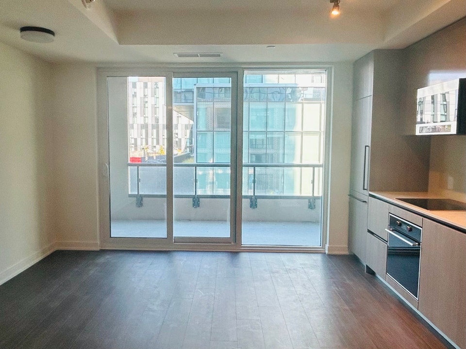 Beautiful 1b1b Condo for Rent at 425 Front Street East 3
