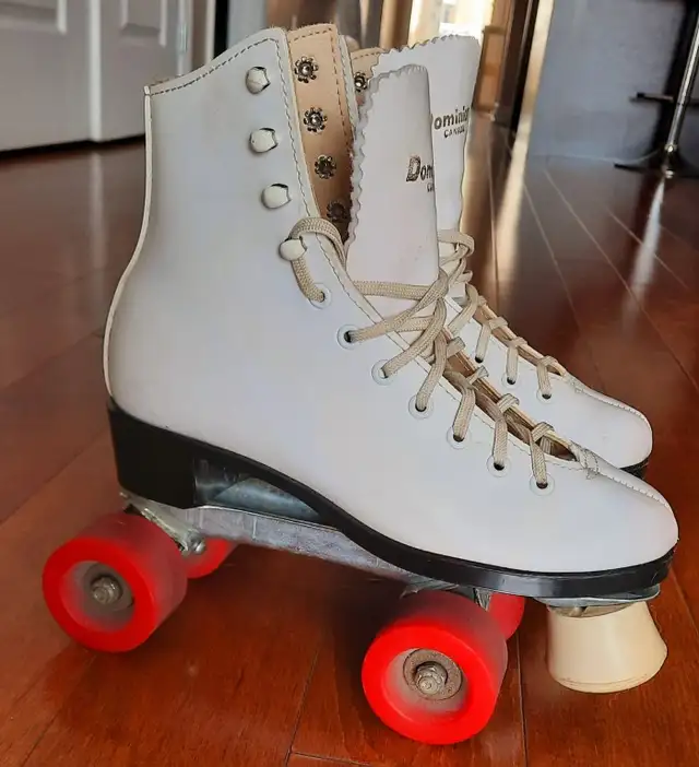Patin à roulette vintage pour fille size 4 in Skates & Blades in Laval / North Shore - Image 3