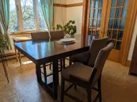 Dining Room Table/Table de salle à manger