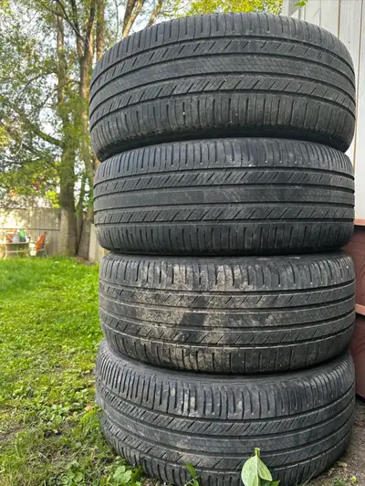 Up for sale are these Michelin tires, perfect for your vehicle. The tires are size 235/55R19 and com...