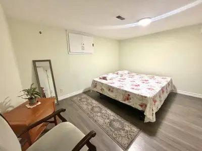 Room for rent near Brimley and Eglinton (women only)