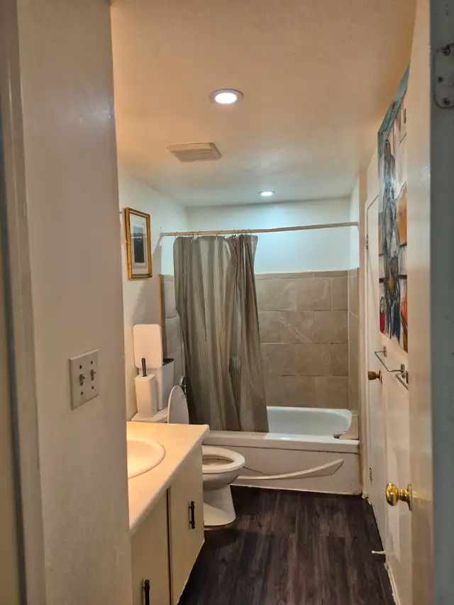 Room rent in Mississauga, Roommates share, Private Room No lease in Room Rentals & Roommates in Mississauga / Peel Region - Image 3
