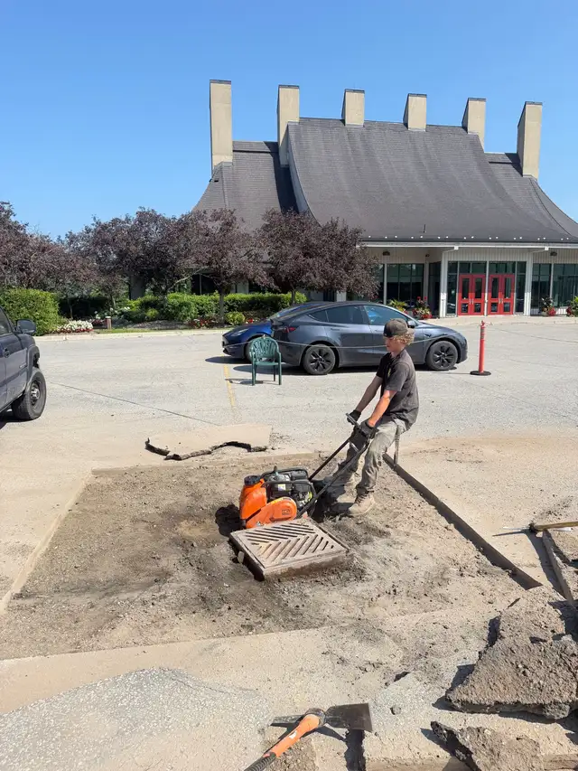 Hot Asphalt, Hot Asphalt Patches, Cut And Patch, Potholes in Snow Removal & Property Maintenance in City of Toronto - Image 5