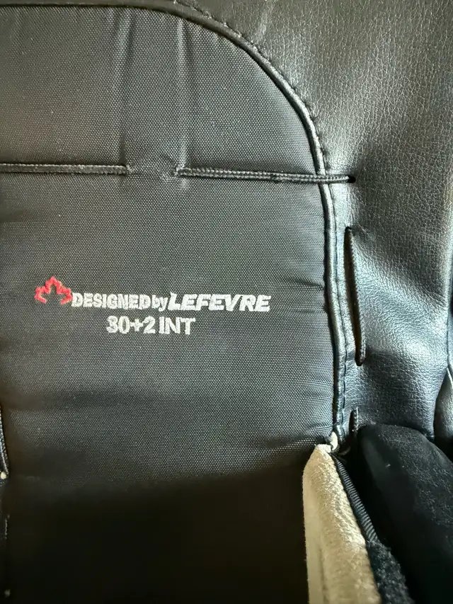 True 30+2 Intermediate Goalie Pads in Hockey in Markham / York Region - Image 3