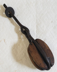 Pulley Cast Wood Small
